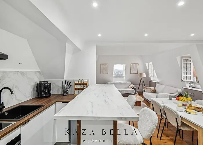 Kaza Bella - - Bel Dans Un Elegant Chateau